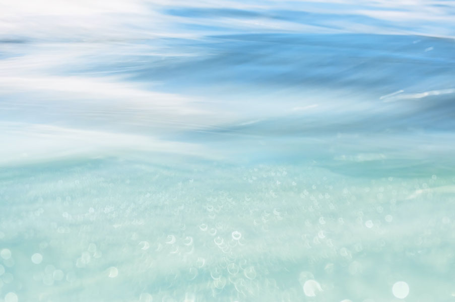 Soft-focus image of clear turquoise water blending into a calm blue horizon, evoking fluidity, emotion, and the Water element in tantric breathing practice.